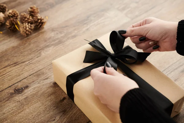 Woman Tying Black Bow — Stockfoto