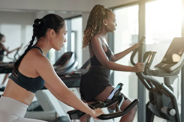 S0portswoman Riding on Exercise Bike — Fotografia de Stock