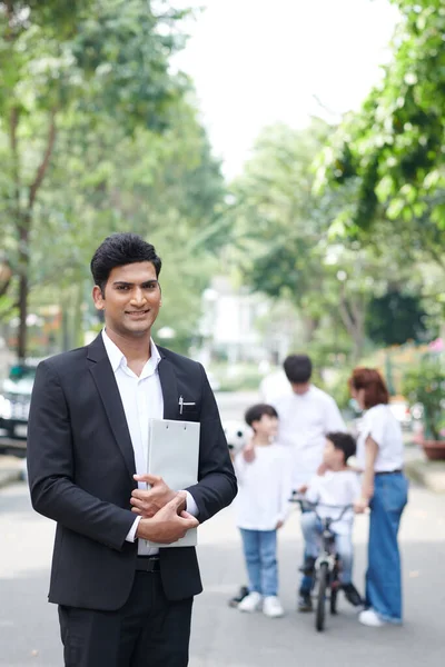 Insurance Agent with Documents — Stock Photo, Image