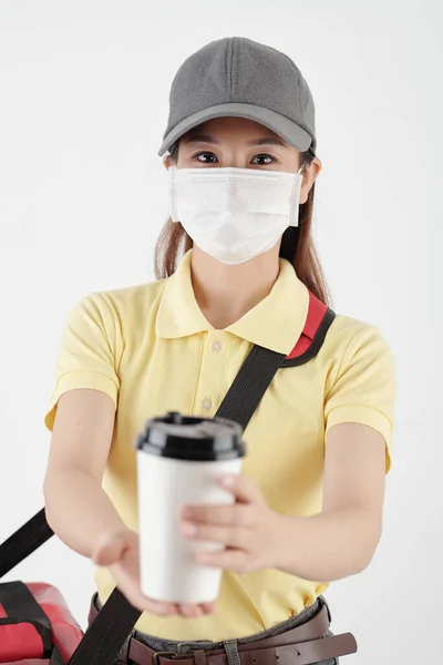 Female Courier Giving Cup of Coffee — Fotografia de Stock