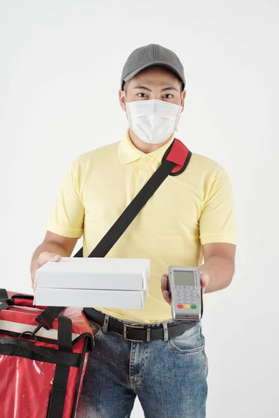 Deliveryman Giving Payment Terminal — Fotografia de Stock