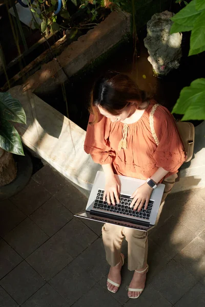 Coding Young Woman — Zdjęcie stockowe