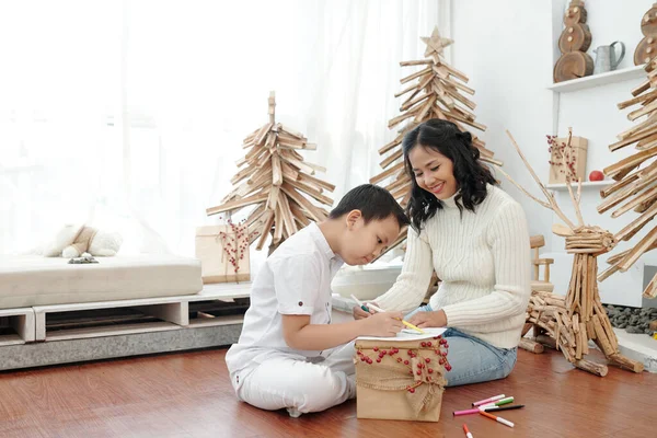 Mother and Son Drawing Pictures — Fotografia de Stock