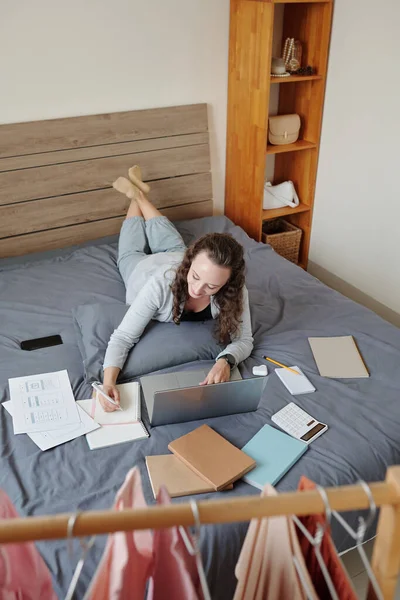 Female Student Learning UI Design — Foto Stock