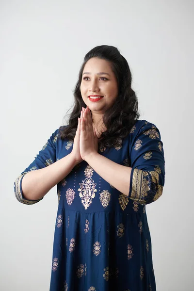 Indiai nő teszi Namaste Gesture — Stock Fotó