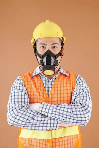 呼吸マスクの労働者 — ストック写真