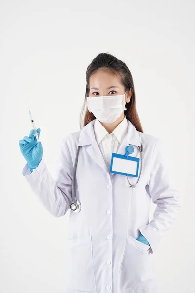 Porträt eines Arztes im weißen Laborkittel — Stockfoto
