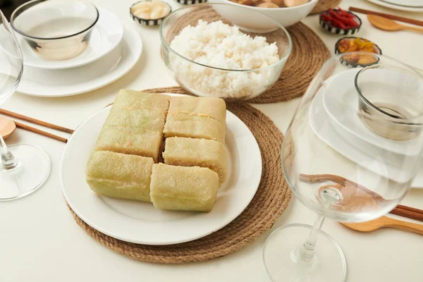 Cortar pastel de arroz pegajoso — Foto de Stock