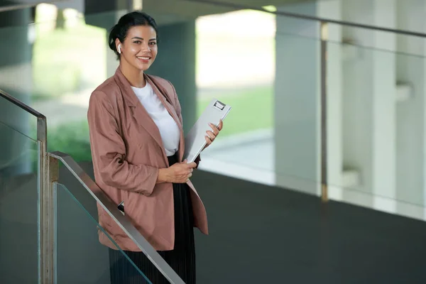 Smiling Entrepreneur with Clipboard — Stock Photo, Image