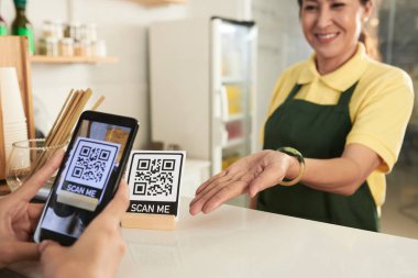 Müşteri Tarayıcı QR Kodu Taranıyor