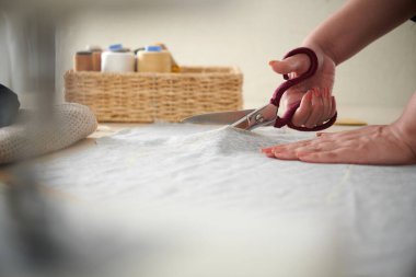 Terzi makas ile kesme kumaş