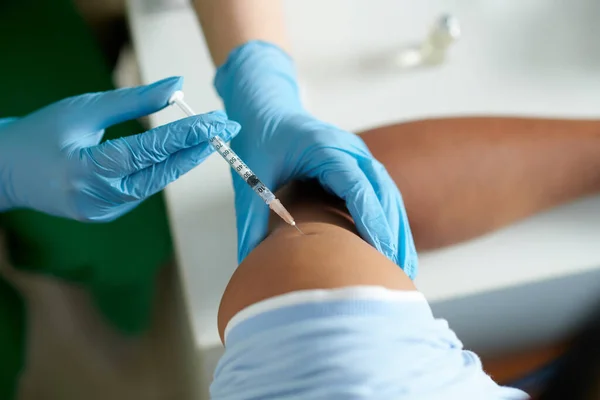 Omvaccinerande Ptient för sjuksköterska — Stockfoto