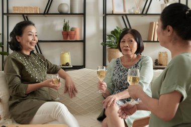 Sohbet Eden Üst Düzey Arkadaşlar