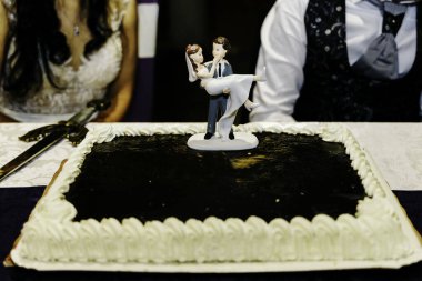 Sweet moments in the wedding. The cake