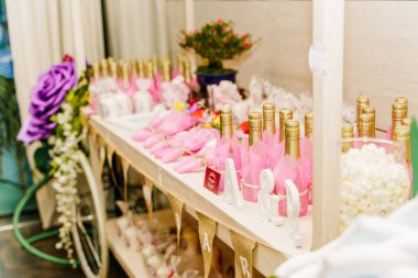 Romantik bir çikolata.