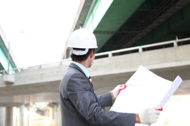 genç mimar planlama üzerinde çalışma