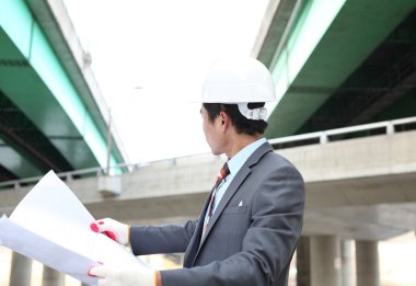 genç mimar planlama üzerinde çalışma