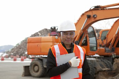 İnşaat işçisi ve Ekskavatör