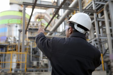 mühendis petrol rafinerisi