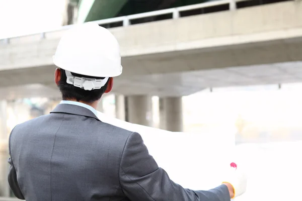 Arquitecto trabajando en la planificación — Foto de Stock