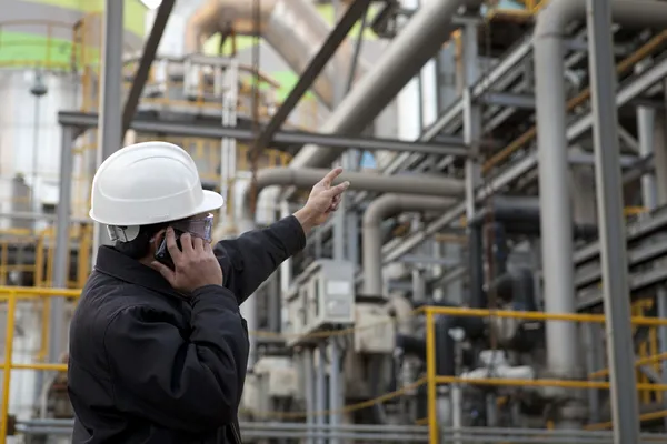 Engenheiro de refinaria de petróleo — Fotografia de Stock