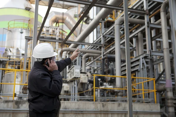 Engenheiro de refinaria de petróleo — Fotografia de Stock