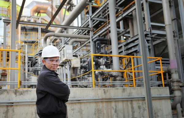 Refinaria de petróleo engenheiro — Fotografia de Stock