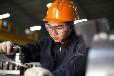 teknisyen iş başında