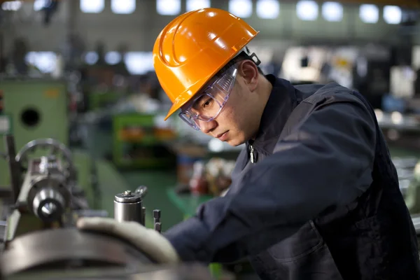 Techniker bei der Arbeit — Stockfoto