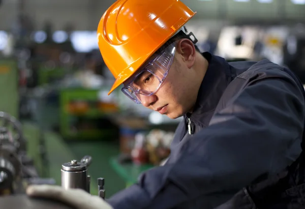 Techniker bei der Arbeit — Stockfoto