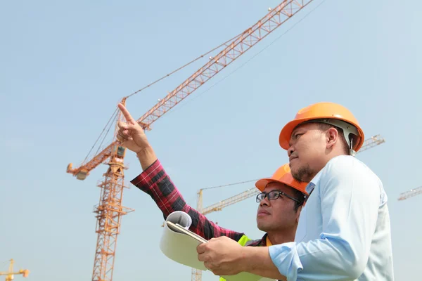 Construction worker and cranes — Stock Photo, Image