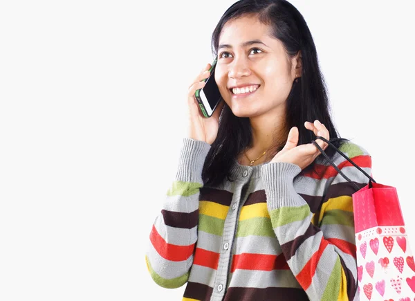 Mujer de compras con bolsa y teléfono de mano sobre fondo blanco —  Fotos de Stock