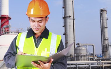 obraz Azji inżynier ropy naftowej rafinerii