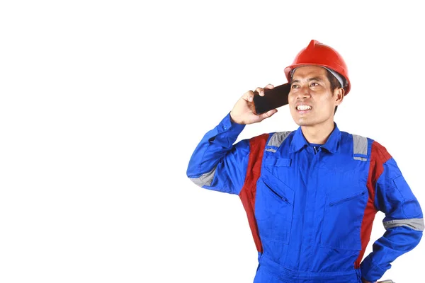 Glad Asiatisk Tekniker Eller Ingenjör Talar Telefonen Isolerad Vit Bakgrund — Stockfoto