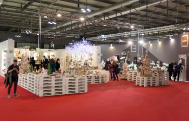 Mobilya ve ev aksesuarları ziyaret macef at standları