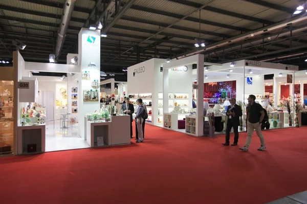 Visiting home accessories and furnishing stands at Macef — Stock Photo, Image