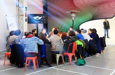fuorisalone tasarım hafta kamu gösteri