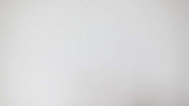 kitabın sayfaları çevirme