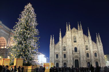 Noel ağacı ışıkları açılışı, milano, İtalya
