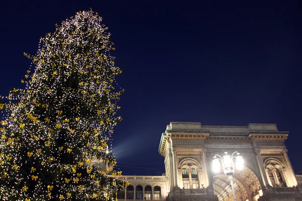 Noel ağacı ışıkları açılışı, milano, İtalya — Stok fotoğraf