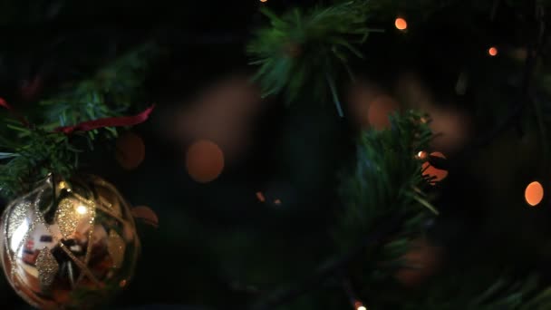Intermittent and discontiuous lights effects, Christmas time — Stock Video