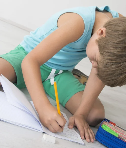 Boy doing his homework — Stock Photo, Image