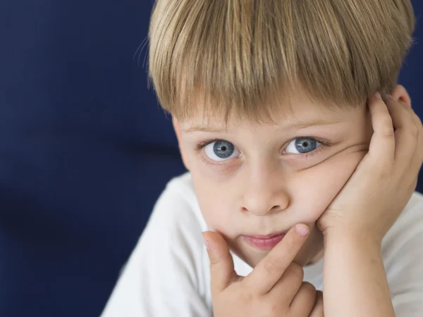 Niedlicher Junge — Stockfoto