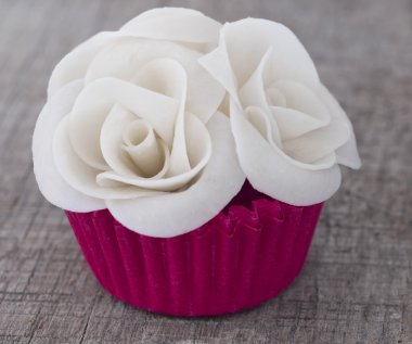 Gül aranjmanı ile cupcakes
