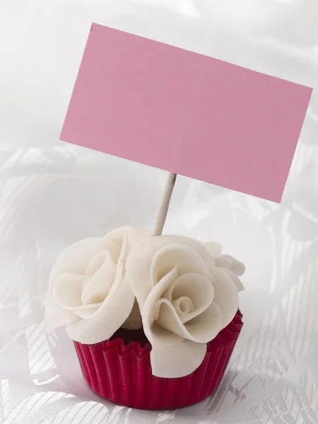 Cupcakes met rozen regeling — Stockfoto