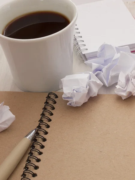 Notizbuch mit Kaffee, Büroeinrichtung — Stockfoto