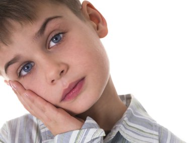 düşünceli çocuk portresi