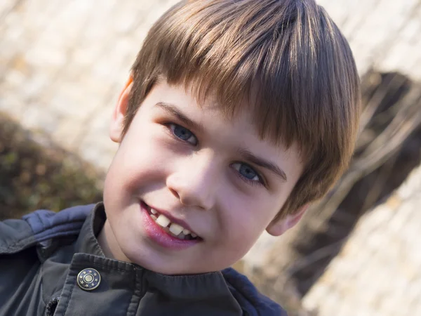 Retrato de un chico lindo —  Fotos de Stock