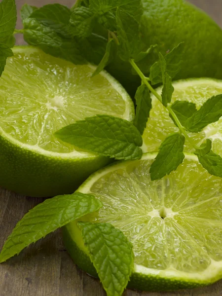 Lime with mint — Stock Photo, Image