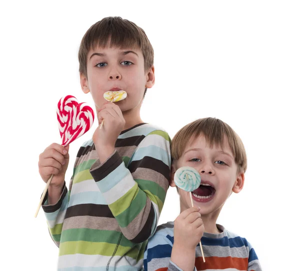 Meninos felizes com pirulitos — Fotografia de Stock